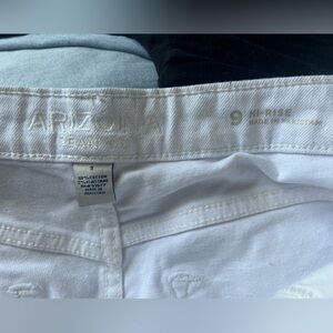 Arizona Jean co white Jean shorts size 9 high rise